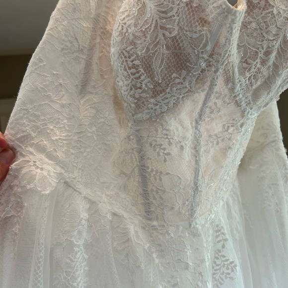 David’s Bridal wedding dress. Size 18W - Picture 6 of 16